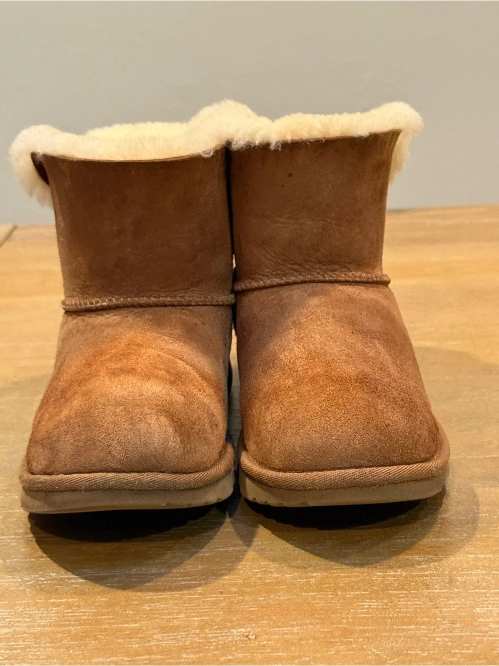 UGG Youth Mini Bailey Bow Boots Sheepskin Chestnut US 4 EU 36